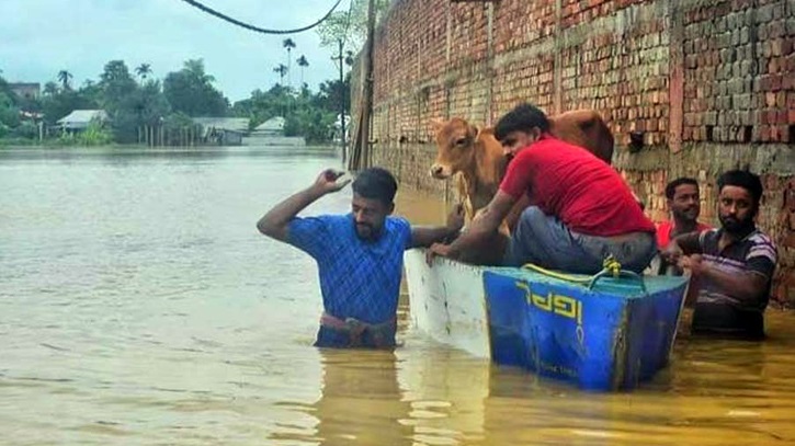 Rising Gomti River water leaves thousands in distress in Cumilla Rising Gomti River water leaves thousands in distress in Cumilla