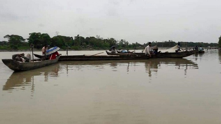 হালদায় অনুকূল পরিবেশের অপেক্ষায় বিভিন্ন প্রজাতির মা মাছ! হালদায় অনুকূল পরিবেশের অপেক্ষায় বিভিন্ন প্রজাতির মা মাছ!
