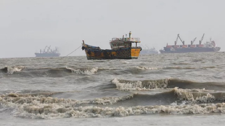 সক্রিয় মৌসুমি বায়ুর প্রভাবে সমুদ্রে ৩ নম্বর সতর্ক সংকেত