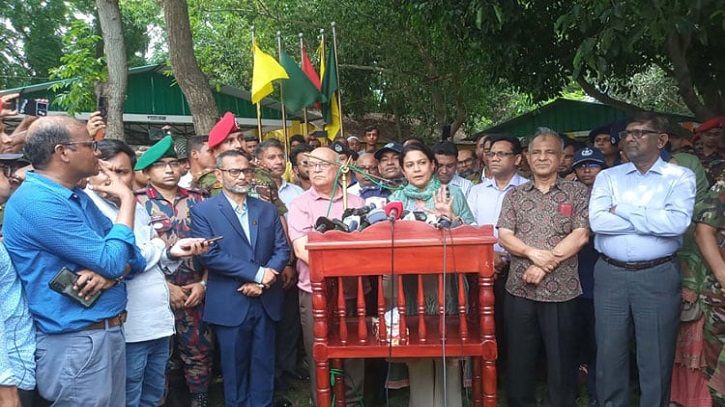 বিড়ালসহ বিপন্ন বন্যপ্রাণী সংরক্ষণে ভ্যানের উদ্বোধন করলেন পরিবেশ উপদেষ্টা বিড়ালসহ বিপন্ন বন্যপ্রাণী সংরক্ষণে ভ্যানের উদ্বোধন করলেন পরিবেশ উপদেষ্টা