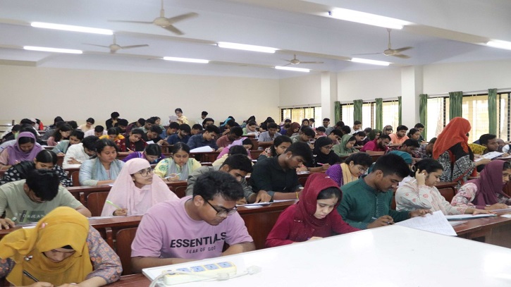 কৃষি গুচ্ছ ভর্তিতে ঢাকায় উপস্থিতি ৮৭% কৃষি গুচ্ছ ভর্তিতে ঢাকায় উপস্থিতি ৮৭%