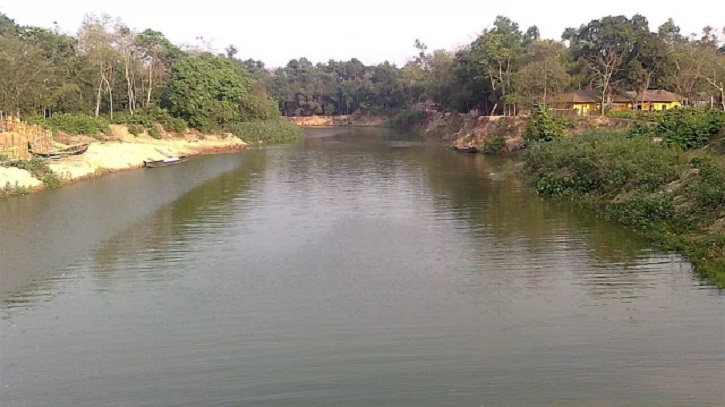চট্টগ্রামে খালে চামড়া ফেলে হালদা নদী দূষণের অভিযোগ