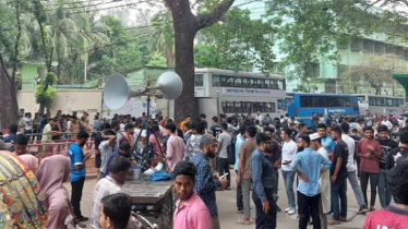 তিন দফা দাবিতে লং মার্চ নিয়ে যমুনার পথে জবি শিক্ষার্থীরা