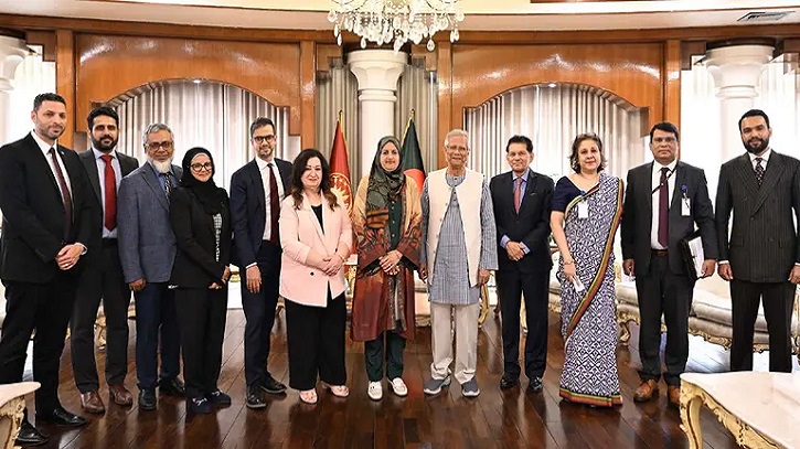 প্রধান উপদেষ্টার সঙ্গে কানাডীয় পার্লামেন্টারি দলের সাক্ষাৎ