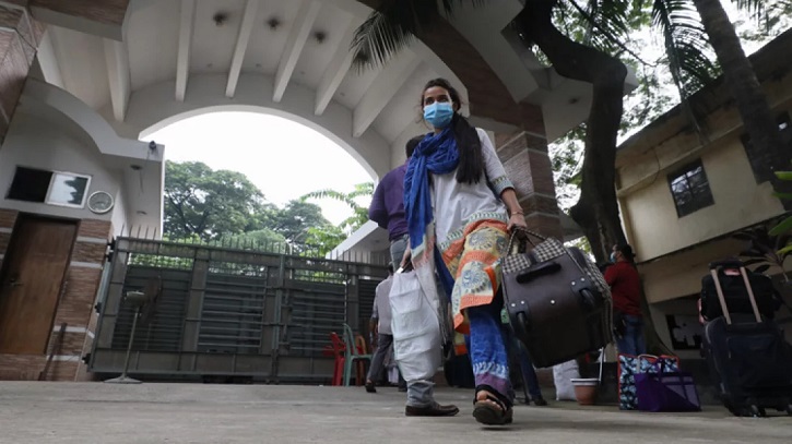 Dhaka University Orders Students to Vacate Halls by 5pm