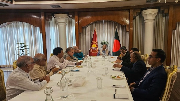 ঐকমত্য কমিশন ও রাজনৈতিক দলগুলোর বৈঠক শুরু, রয়েছেন প্রধান উপদেষ্টা ঐকমত্য কমিশন ও রাজনৈতিক দলগুলোর বৈঠক শুরু, রয়েছেন প্রধান উপদেষ্টা