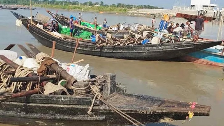 সুন্দরবনের দুবলার চরে শুরু হচ্ছে শুঁটকি মৌসুম, প্রস্তুতি নিচ্ছে জেলেরা