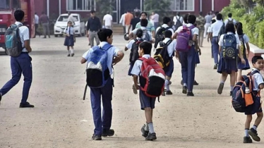 ছুটির তালিকা থেকে শুক্র-শনি বাদ দেওয়ার দাবি ছুটির তালিকা থেকে শুক্র-শনি বাদ দেওয়ার দাবি
